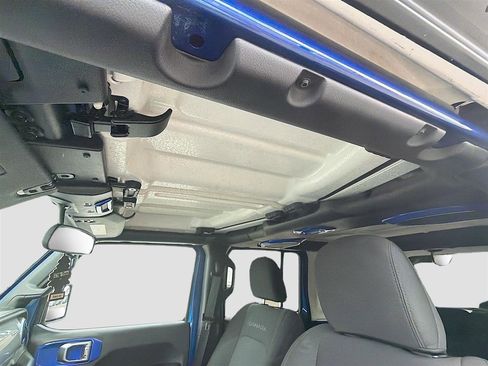 Used 2020 Jeep Wrangler Unlimited Sahara image 22