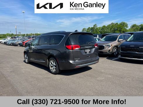 Used 2017 Chrysler Pacifica Touring-L Plus w/ Advanced Safetytec Group FWD image 7