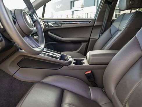 Used 2024 Porsche Macan image 19