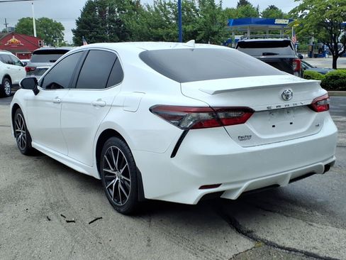 Used 2024 Toyota Camry SE w/ Cold Weather Package FWD image 5