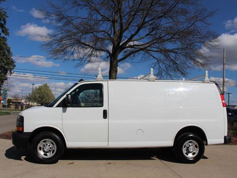 Used 2018 Chevrolet Express 2500 RWD image 6
