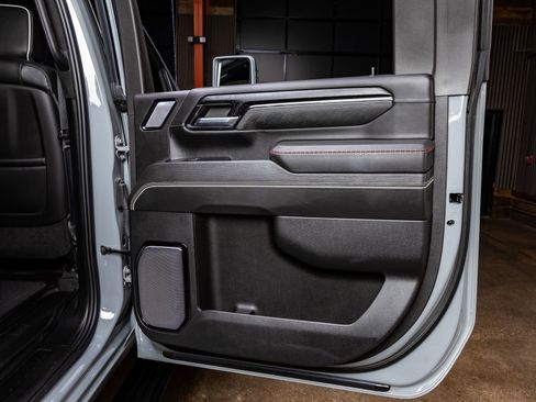 Used 2024 GMC Sierra 2500 AT4X image 39