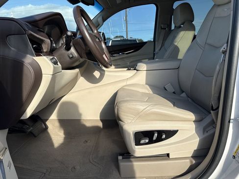 Used 2016 Cadillac Escalade ESV Luxury RWD image 12