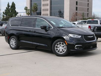 New 2026 Chrysler Pacifica Select
