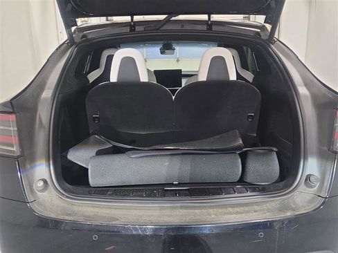 Used 2023 Tesla Model X Plaid image 12