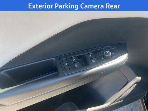 New 2026 Volkswagen Taos SE FWD image 8