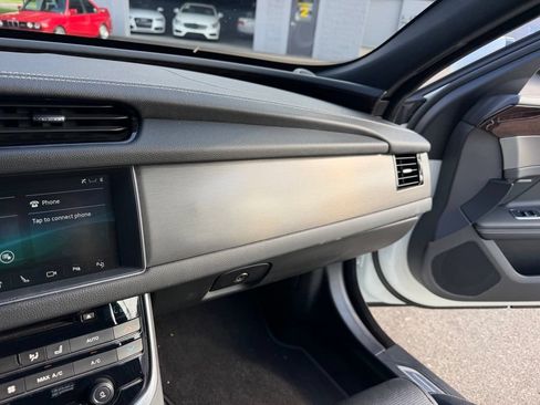 Used 2018 Jaguar XF S AWD/4WD image 33