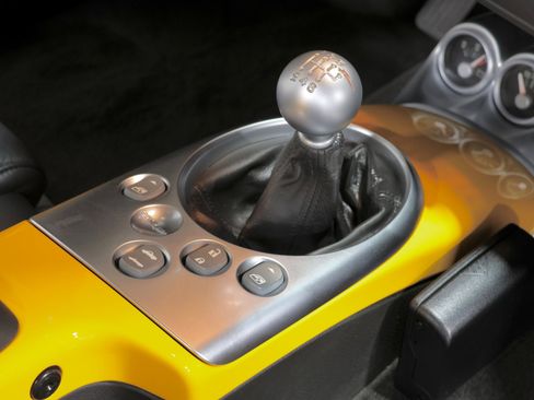 Used 2005 Chevrolet SSR w/ Preferred Equipment Group image 61