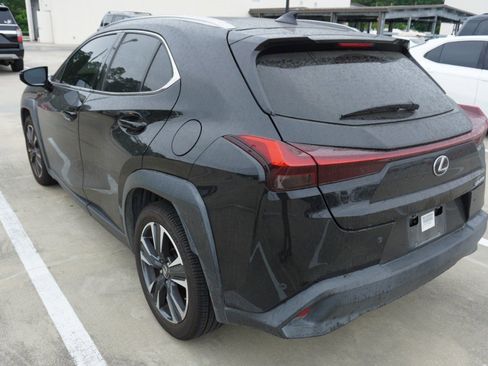 Used 2022 Lexus UX 200 w/ Accessory Package (Z2) FWD image 5