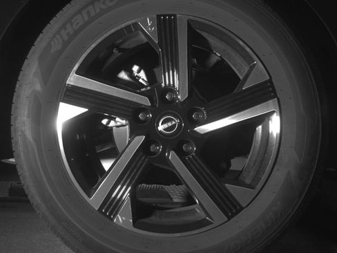 Used 2025 Nissan Sentra SV FWD image 15