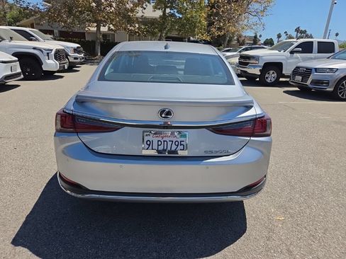 Used 2024 Lexus ES 300h w/ Premium Package FWD image 4