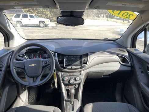 Used 2019 Chevrolet Trax LS image 21