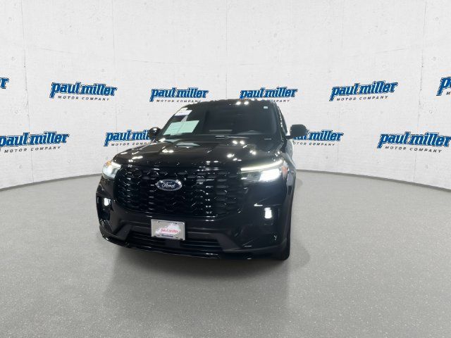 Certified 2025 Ford Explorer ST-Line AWD/4WD image 4