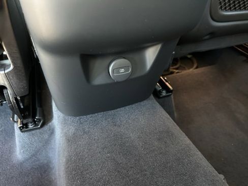 Certified 2025 Volvo XC60 B5 Plus image 15