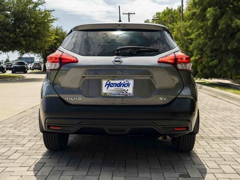Used 2018 Nissan Kicks SV FWD image 7