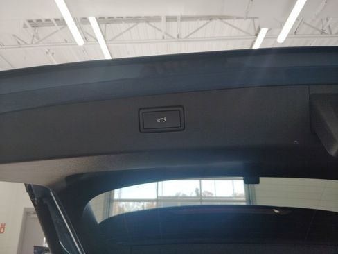 New 2026 Volkswagen Tiguan SE R-Line AWD/4WD image 21