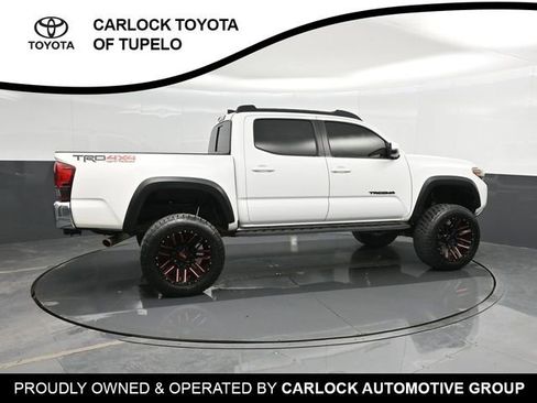 Used 2018 Toyota Tacoma TRD Off-Road AWD/4WD image 4