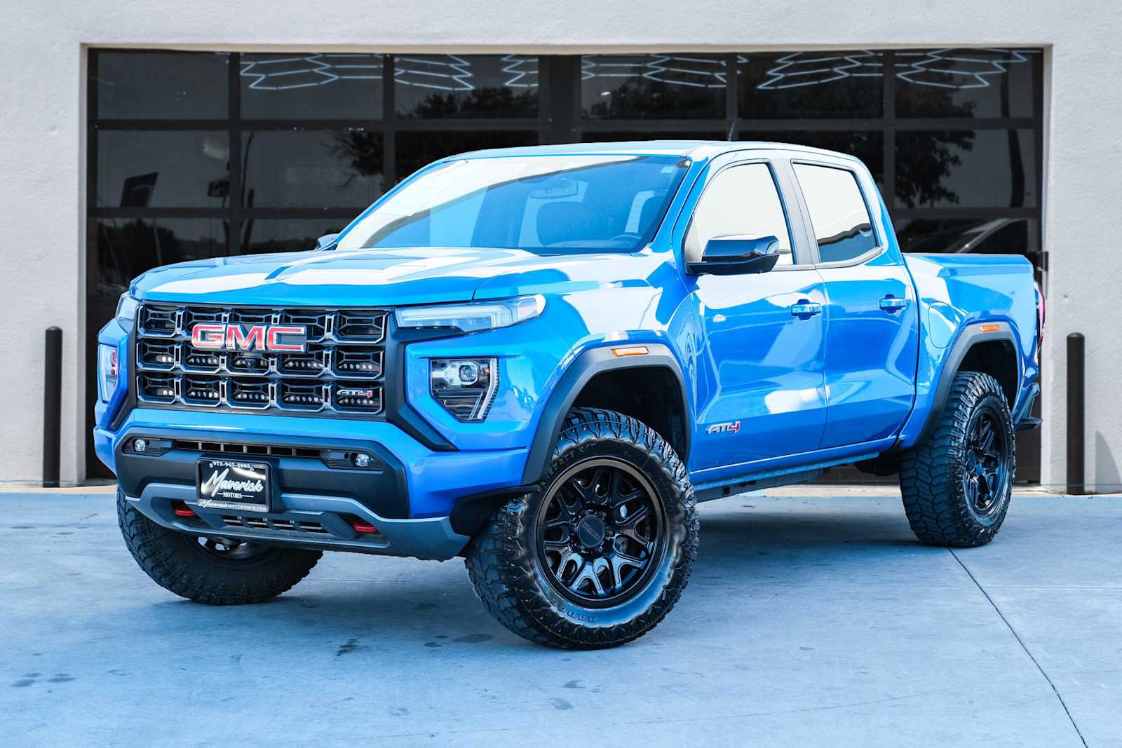 Used 2024 GMC Canyon AT4 w/ Technology Package AWD/4WD image 1