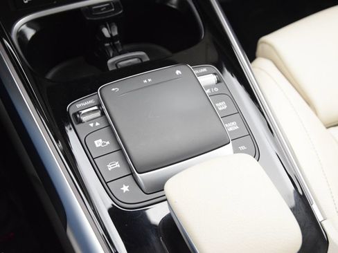 Certified 2022 Mercedes-Benz GLB 250 4MATIC image 28