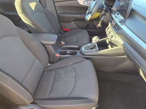 Used 2024 Kia Forte LXS w/ LXS Technology Package image 9