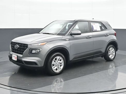 Used 2022 Hyundai Venue SE w/ Cargo Package image 2