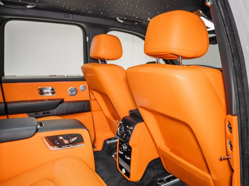 Used 2022 Rolls-Royce Cullinan w/ Dark Exterior Package image 28