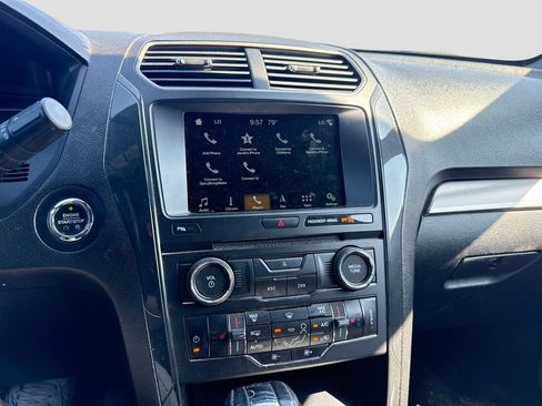 Used 2018 Ford Explorer XLT w/ Equipment Group 202A AWD/4WD image 16