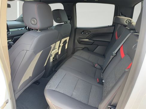 Used 2024 Chevrolet Colorado Z71 w/ Advanced Trailering Package image 30