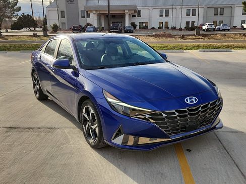 Used 2023 Hyundai Elantra Limited image 6