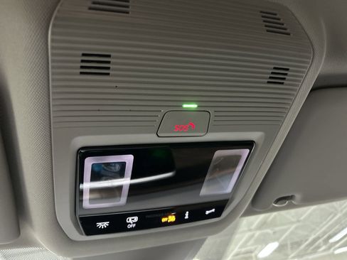 New 2025 Volkswagen Atlas SE image 21