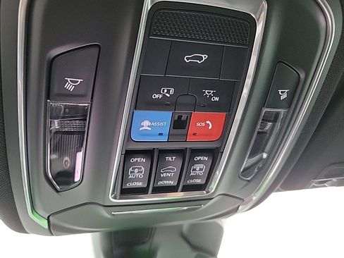 Used 2025 Jeep Grand Cherokee L Limited w/ Luxury Tech Group II image 12