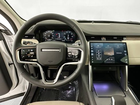 Used 2025 Land Rover Discovery Sport S image 11