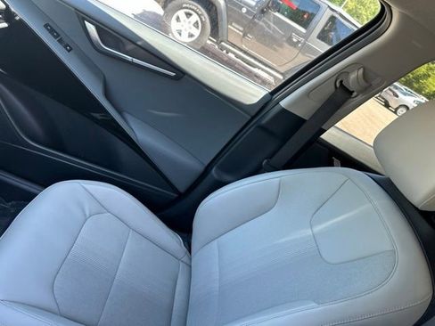 Used 2024 Kia Niro EX FWD image 25