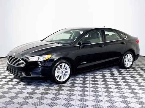 Used 2019 Ford Fusion SE image 4