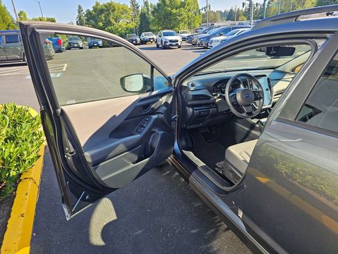 Used 2025 Subaru Crosstrek 2.5i Premium AWD/4WD image 18