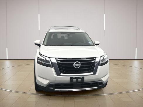 Certified 2024 Nissan Pathfinder SL w/ SL Premium Package FWD image 2