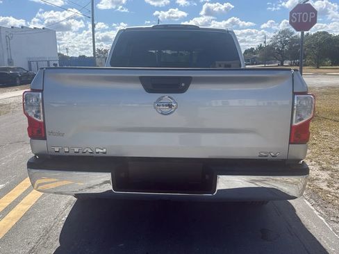 Used 2019 Nissan Titan SV RWD image 5