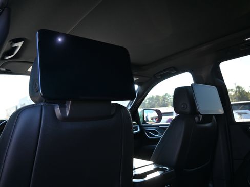 Used 2021 Chevrolet Tahoe Z71 w/ Rear Media and Nav Package image 5