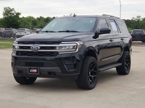 Used 2024 Ford Expedition XLT AWD/4WD image 3