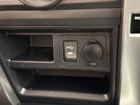 Used 2015 Toyota 4Runner SR5 AWD/4WD image 30