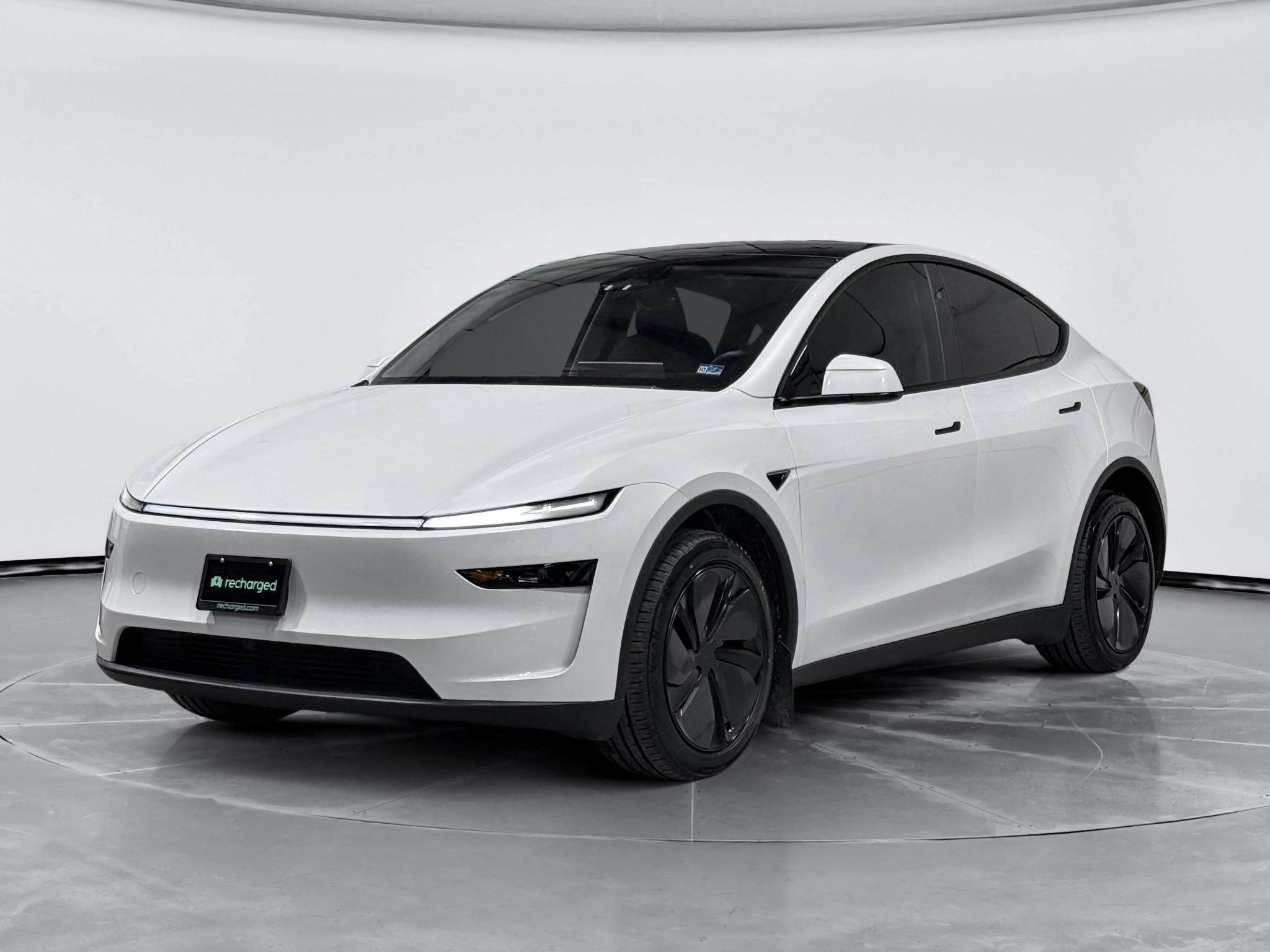 Used 2026 Tesla Model Y 2WD image 1