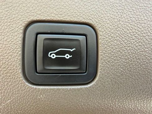 Used 2021 GMC Yukon XL Denali w/ Denali Premium Package RWD image 27