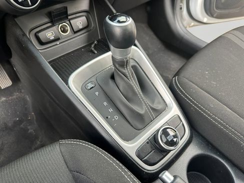 Used 2025 Hyundai Venue SEL FWD image 18