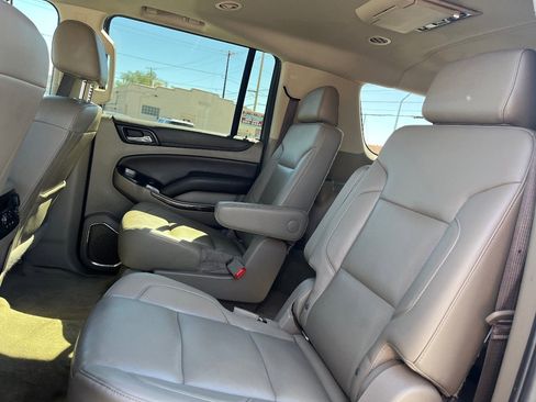Used 2019 Chevrolet Suburban LT image 32