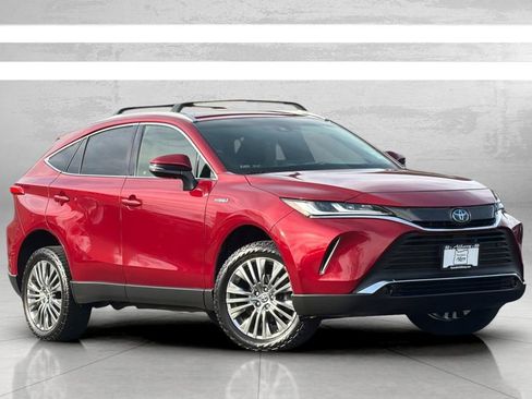 Used 2021 Toyota Venza XLE w/ Carpet Mat Package (TMS) image 2