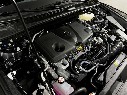 Used 2025 Toyota Camry SE FWD image 10