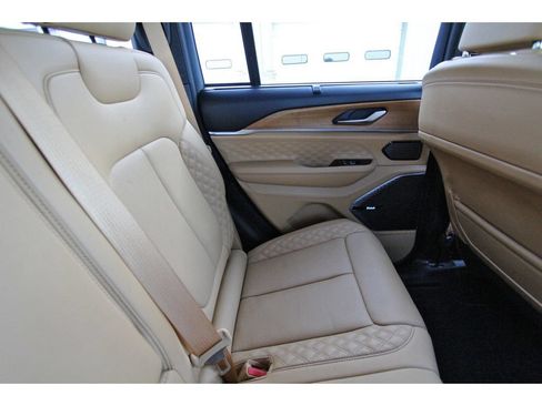 Used 2022 Jeep Grand Cherokee Summit AWD/4WD image 11