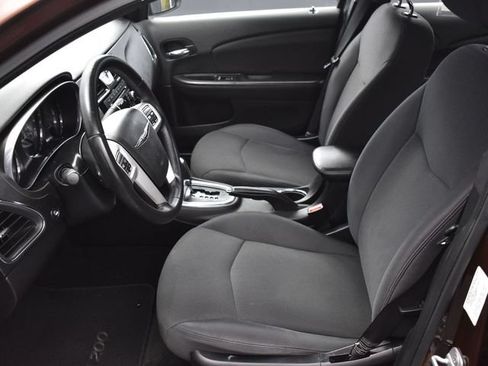 Used 2013 Chrysler 200 Touring FWD image 9