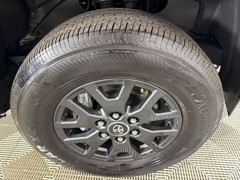 Used 2025 Toyota 4Runner SR5 AWD/4WD image 12