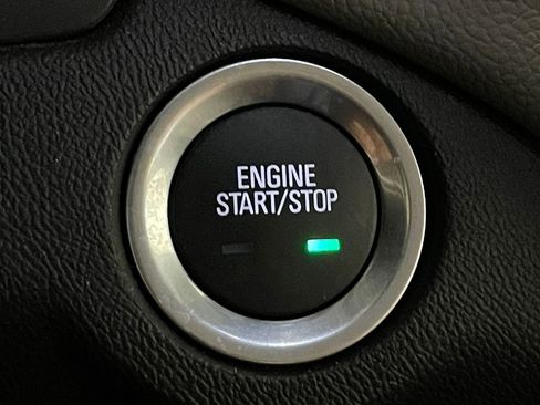 Used 2020 Chevrolet Equinox LS image 27